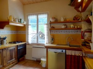 Photo du gite La Grange Neuve, à Montferrier dans l'Ariège, interieur espace-cuisine 03