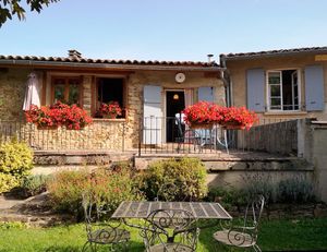 Photo du gite La Grange Neuve, à Montferrier dans l'Ariège, exterieur facade sud