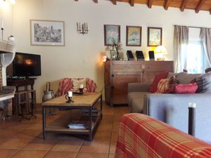 Photo du gite La Grange Neuve, à Montferrier dans l'Ariège, interieur piece a vivre 01