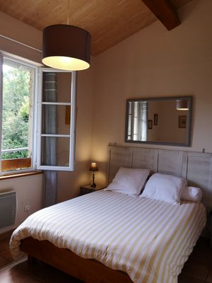 Photo du gite La Grange Neuve, à Montferrier dans l'Ariège, interieur chambre2 01
