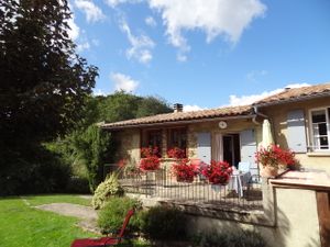 Photo du gite La Grange Neuve, à Montferrier dans l'Ariège, exterieur facade sud 01