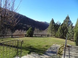 Photo du gite La Grange Neuve, à Montferrier dans l'Ariège, exterieur jardin 02